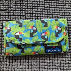 Canvas Kavu wallet with toucans